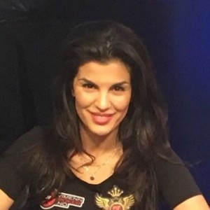 Сиськи Әлеуметтік желідегі қыздардың ұрланған суреттері