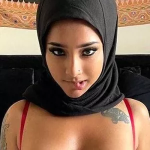 Yasmina Khan